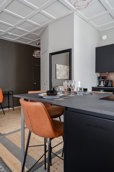 Kitchen island also works as a dining table