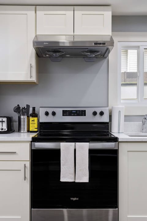 Electric Stove and Cookware