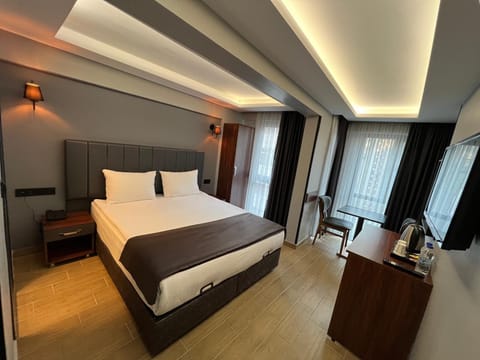 Economy Room | Minibar, laptop workspace, free WiFi