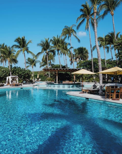 White sand, free beach shuttle, beach towels