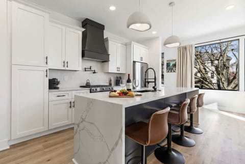 Welcome to this stylish kitchen, perfect for creating memorable moments. With its spacious, chic design and stunning views of Nashville, it's ideal for breakfasts, cocktails, and gatherings. Your luxury vacation rental in Music City awaits!