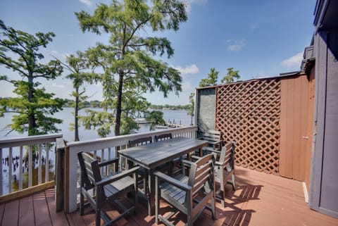 Elizabeth City Vacation Rental | 2BR | 1.5BA | 1,100 Sq Ft | Stairs Required