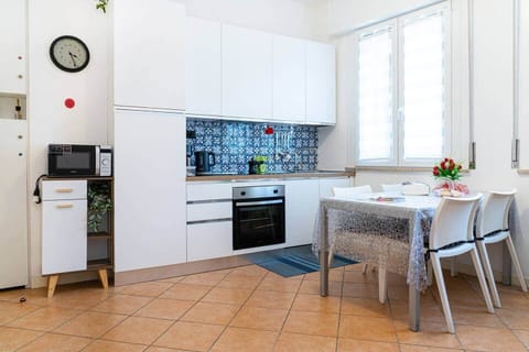 Kitchen & living