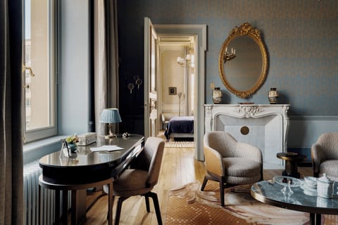 Living area | 55-inch LED TV with satellite channels