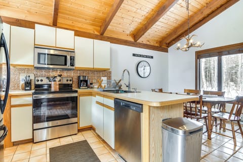 House (3 Bedrooms) | Interior