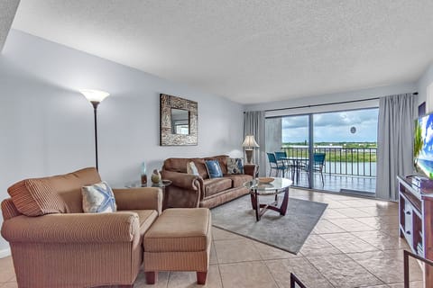 Spacious Living Room with Water Views, Balcony Access