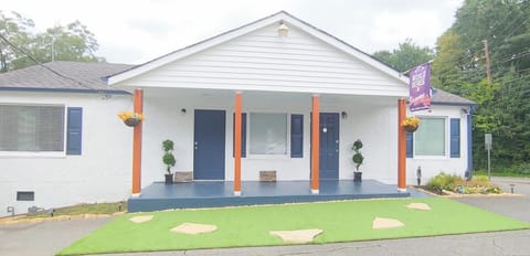 You will have the RIGHT side, no shared spaces inside.