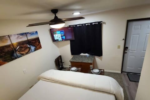 Room 2 with King Bed