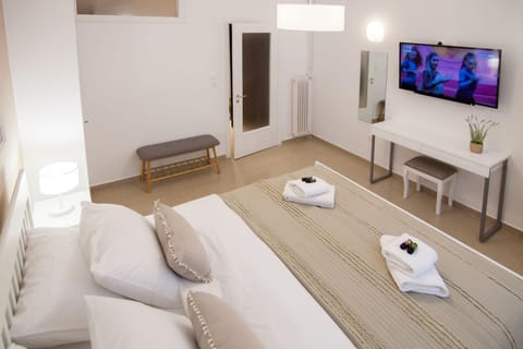 House, Smoking | 1 bedroom, desk