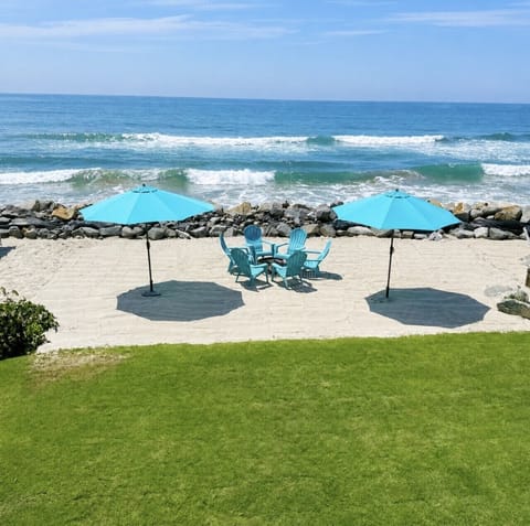 Beachfront Vacation Rental in Oceanside, Huge outdoor Space
