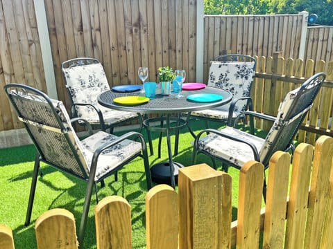 Sitting-out-area | Sarah&rsquo;s Seaside Bliss, Cromer