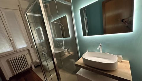 Triple Room, Garden View | Bathroom | Hair dryer, towels, soap, shampoo