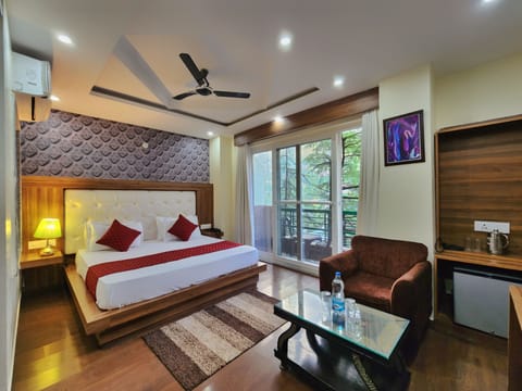 Premium Room | Iron/ironing board, free WiFi