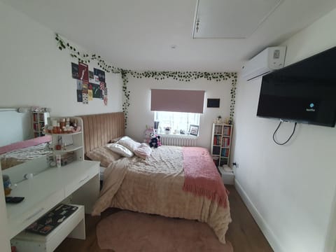 Bedrooom 2