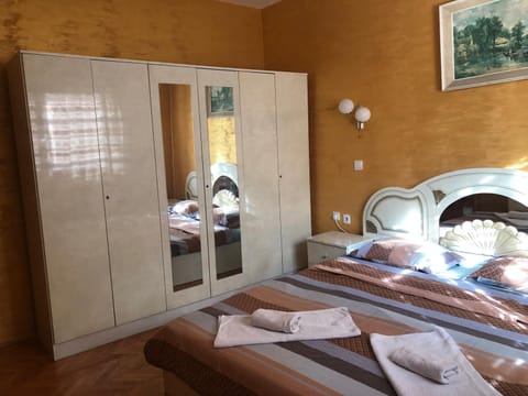 Family Condo, Partial Sea View | Desk, free WiFi