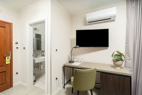 Deluxe Double Room, Terrace | In-room safe, individually decorated, desk, laptop workspace