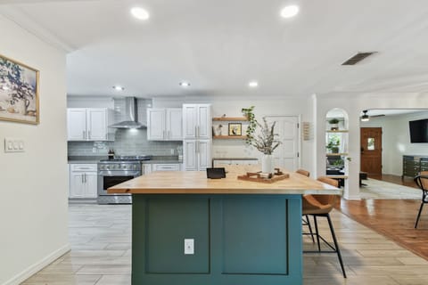 Breakfast bar with stylish stools &  lighting.