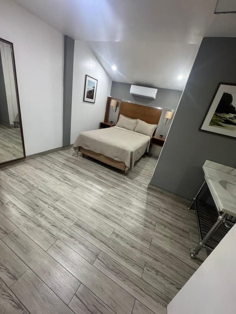 Classic Room | Laptop workspace, soundproofing, free WiFi