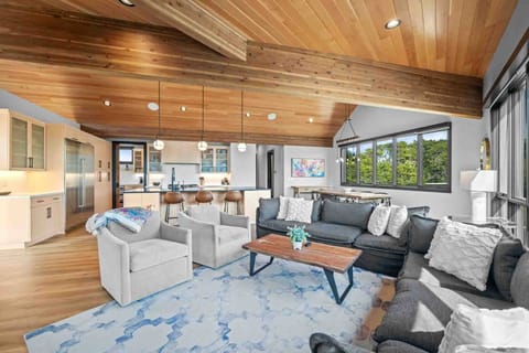 Welcome to Ocean's Whisper! Please enjoy this one of a kind rental right by the beach of Manzanita!