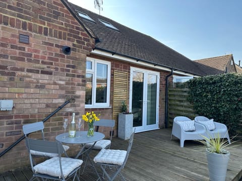 House | Outdoor dining