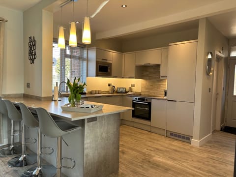 House | Private kitchen | Fridge, microwave, oven, stovetop