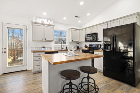 A comfortable space for casual dining, meal prep, or conversation while cooking.