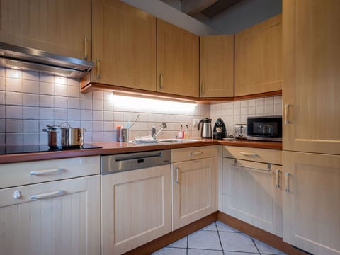 Kitchen Appliance, Kitchen, Major Appliance, Cabinetry, Countertop, Flooring, Wood, Interior Design, Home Appliance, Stove