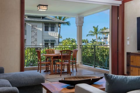 Lanai | Kolea 9H in Waikoloa Village, Big Island, Hawaii by Luxus Vacation Properties