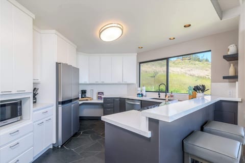 Additional counter seating 