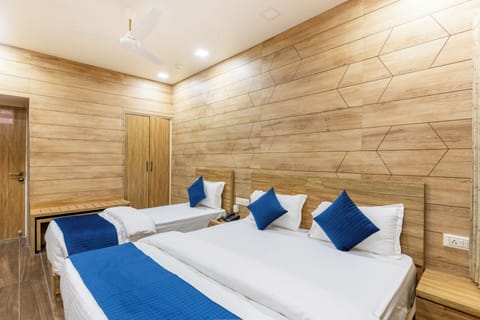 Deluxe Triple Room | Down comforters, memory foam beds, laptop workspace, WiFi (free)