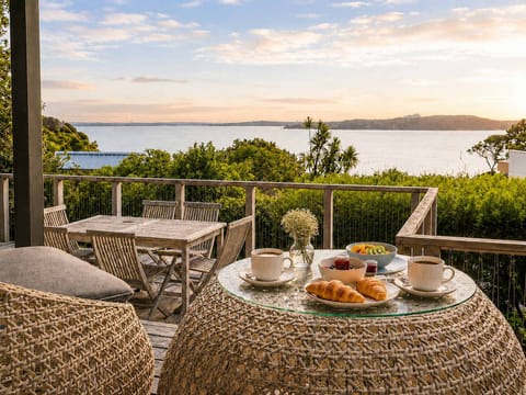 Outdoor dining over looking the ocean