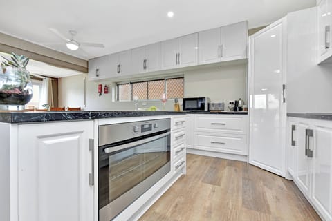 Economy Apartment, Garden View | Private kitchen | Electric kettle, toaster