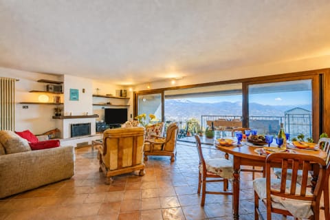 Family Apartment, 1 Bedroom, Terrace, Mountainside (Isola Bella: Lake Maggiore view) | Dining