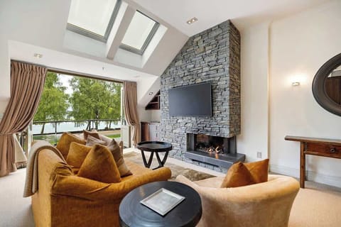 Luxury Living with a Balcony – This open-plan living space offers a stylish retreat, with a gas fireplace for cozy evenings and a balcony to enjoy breathtaking views.