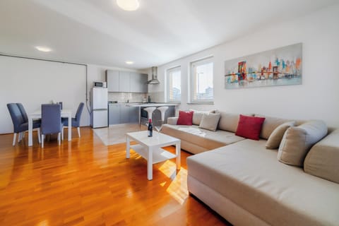 Family Apartment, 2 Bedrooms, Balcony (Cherry City Stay Apartment With) | Living area