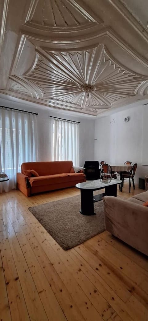 House, 4 Bedrooms, Smoking, Balcony | Living area