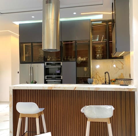 Luxury Apartment, 2 Bedrooms, Kitchen, Executive Level | Private kitchen | Full-size fridge, microwave, oven, stovetop