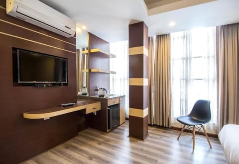 Deluxe Double Room, City View | Desk, laptop workspace, free WiFi