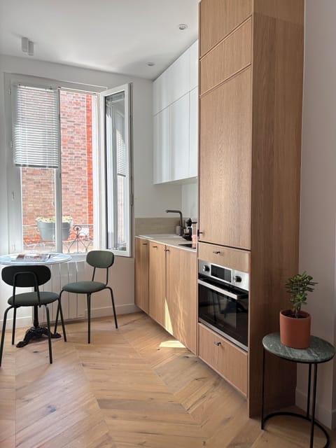 Comfort Apartment, City View | Private kitchen