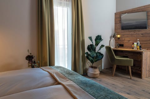 Double Room | Desk, laptop workspace, free WiFi