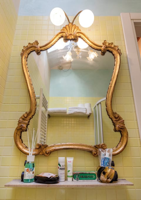 Suite | Bathroom | Soap, shampoo