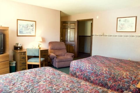 Classic Room, 2 Double Beds | Desk, iron/ironing board, free WiFi, bed sheets