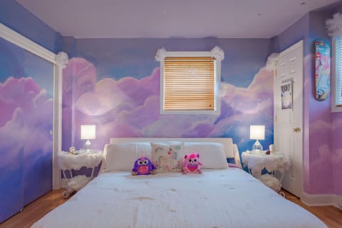 Cloud Fantasy Room with King-sized bed