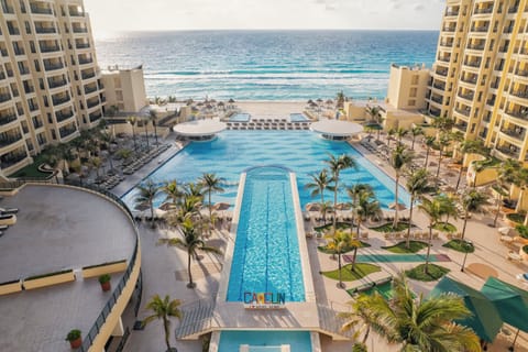 4 outdoor pools, pool umbrellas, sun loungers