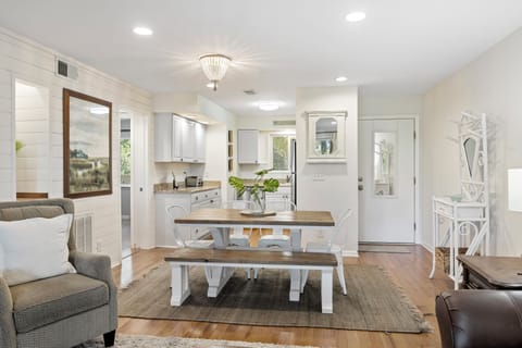 Open concept - modern decor