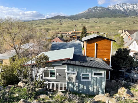 3 cabins in 1! Less than one mile to Yellowstone's North Entrance. 