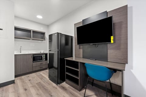 Studio | Private kitchen | Full-size fridge, microwave, stovetop