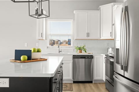 - Fully equipped kitchen with stainless steel appliances
- Large island with seating, great for snacks or chatting while you cook
- Plenty of light and counter space to keep things easy and comfortable