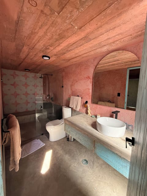 Family Quadruple Room | Bathroom | Shower, free toiletries, hair dryer, towels