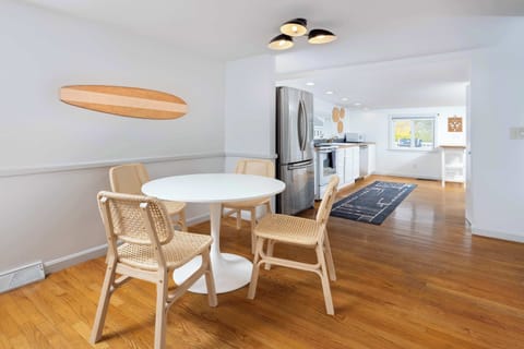 4 seater dining right beside the kitchen!